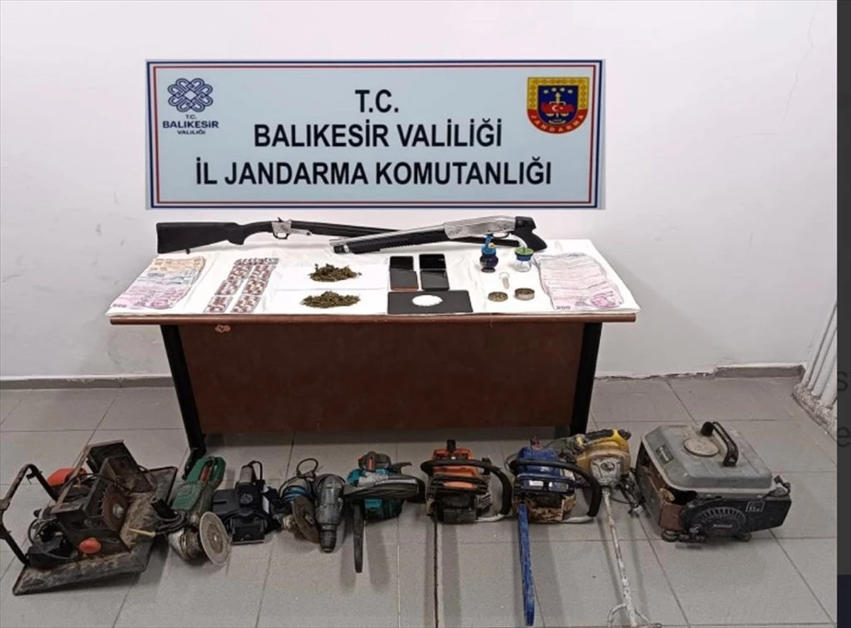 Ayvalık'ta Uyuşturucu Operasyonu: 7 Zanlı Yakalandı