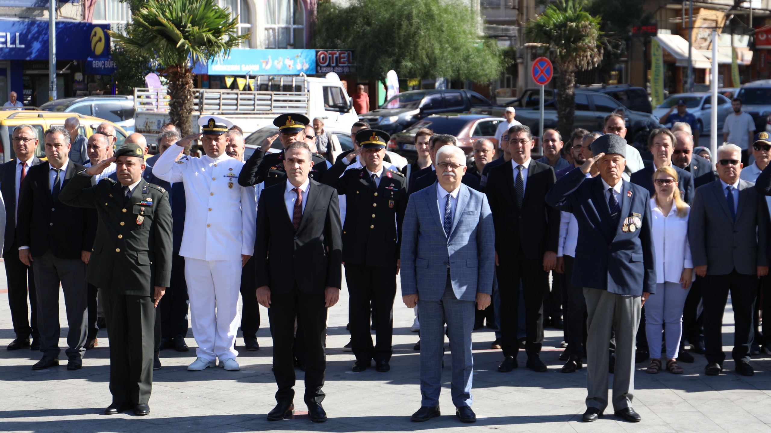 GAZİLER GÜNÜ CUMHURİYET MEYDANI’NDA KUTLANDI